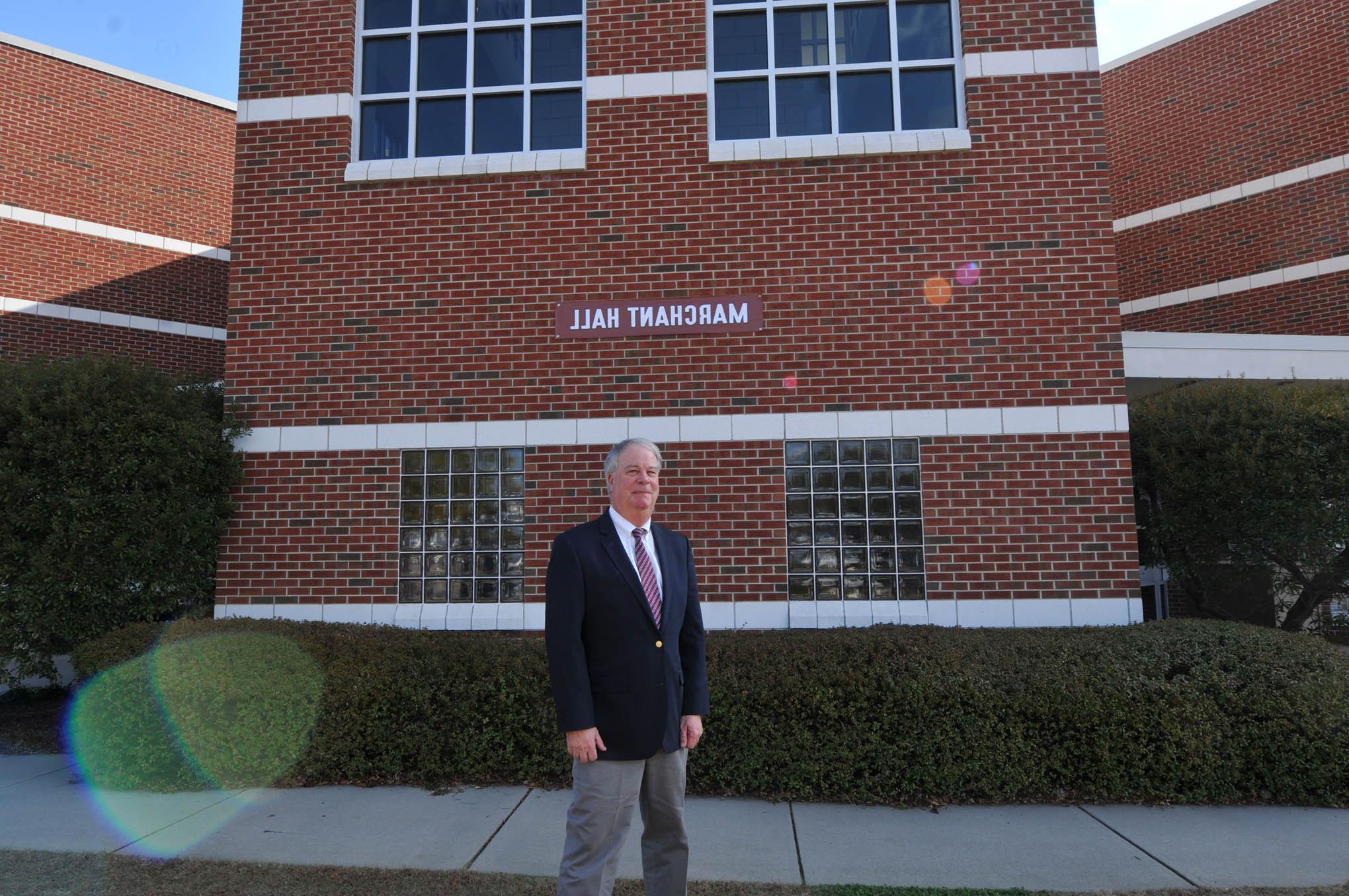 在线电子游戏网赌荣誉博士. Marchant with building naming honor